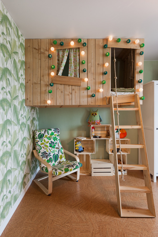 Esempio di una piccola cameretta per bambini da 4 a 10 anni contemporanea con pavimento in sughero e pareti verdi