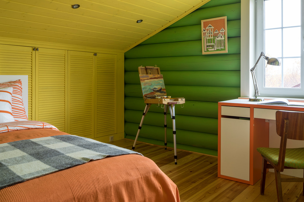 Foto de dormitorio infantil ecléctico de tamaño medio con escritorio, suelo beige y paredes verdes