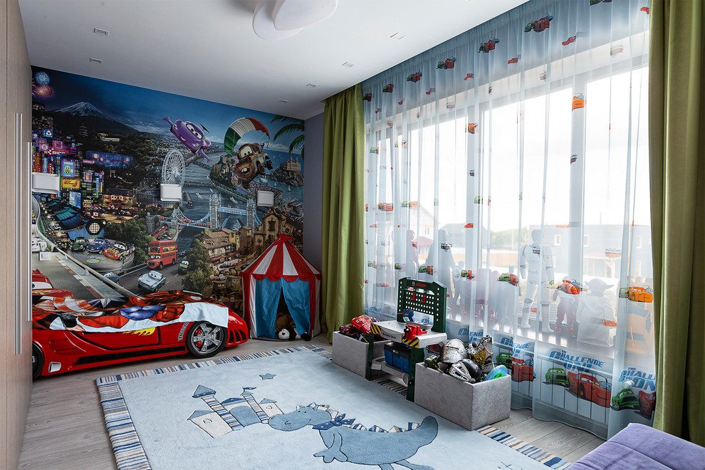 Idée de décoration pour une chambre d'enfant de 4 à 10 ans design de taille moyenne avec un mur bleu, sol en stratifié et un sol gris.