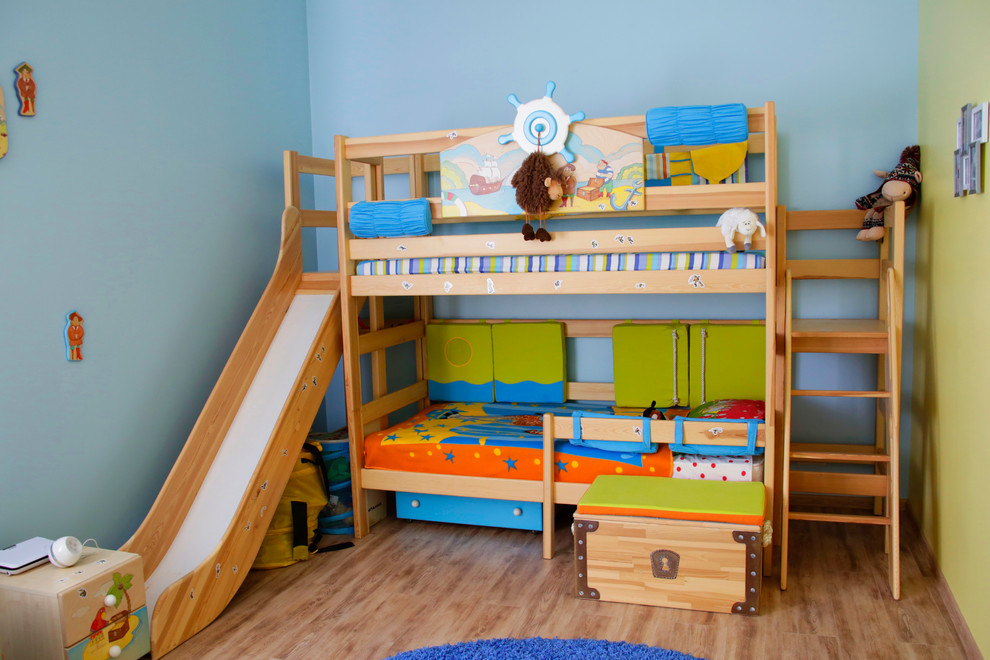 Idee per una grande cameretta per bambini da 4 a 10 anni design con pareti blu