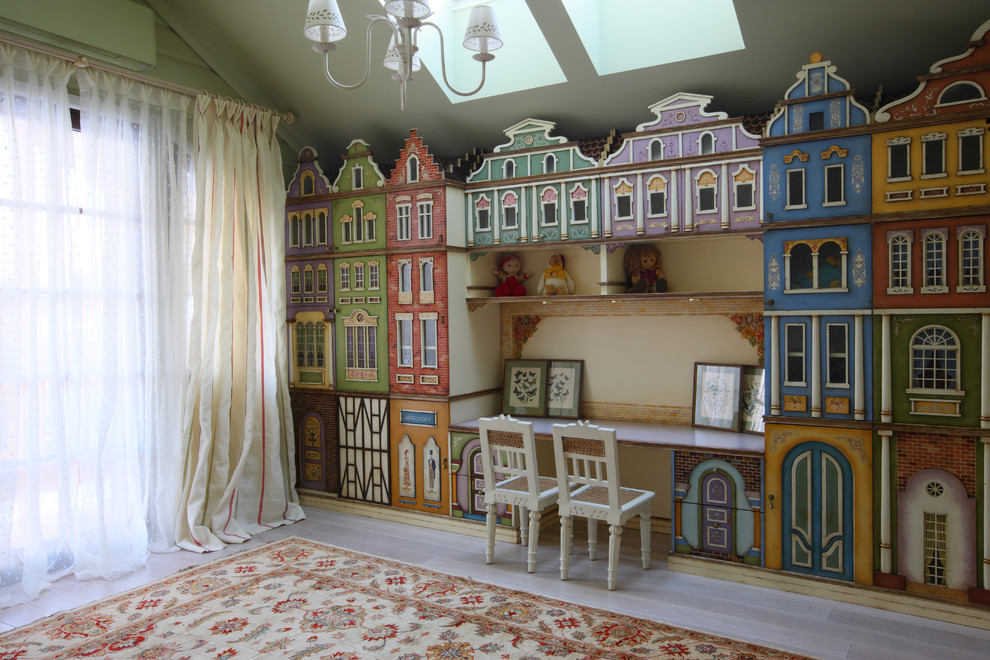 Example of a classic gender-neutral kids' room design in Moscow