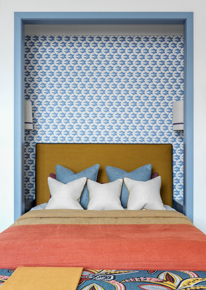 Foto på ett mellanstort funkis könsneutralt tonårsrum kombinerat med sovrum, med blå väggar