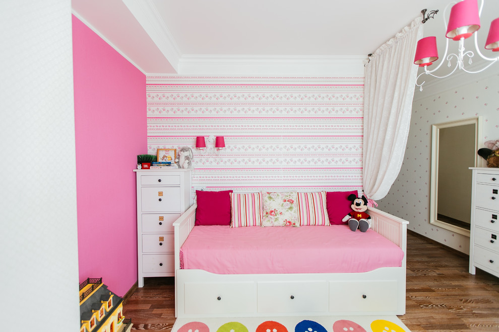 Mittelgroßes Modernes Kinderzimmer mit Schlafplatz in Moskau
