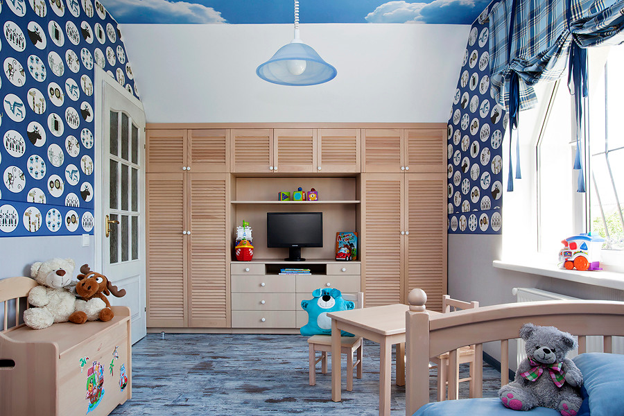 Идея дизайна: маленькая детская с игровой в стиле кантри с синими стенами и паркетным полом среднего тона для на участке и в саду, ребенка от 4 до 10 лет, мальчика