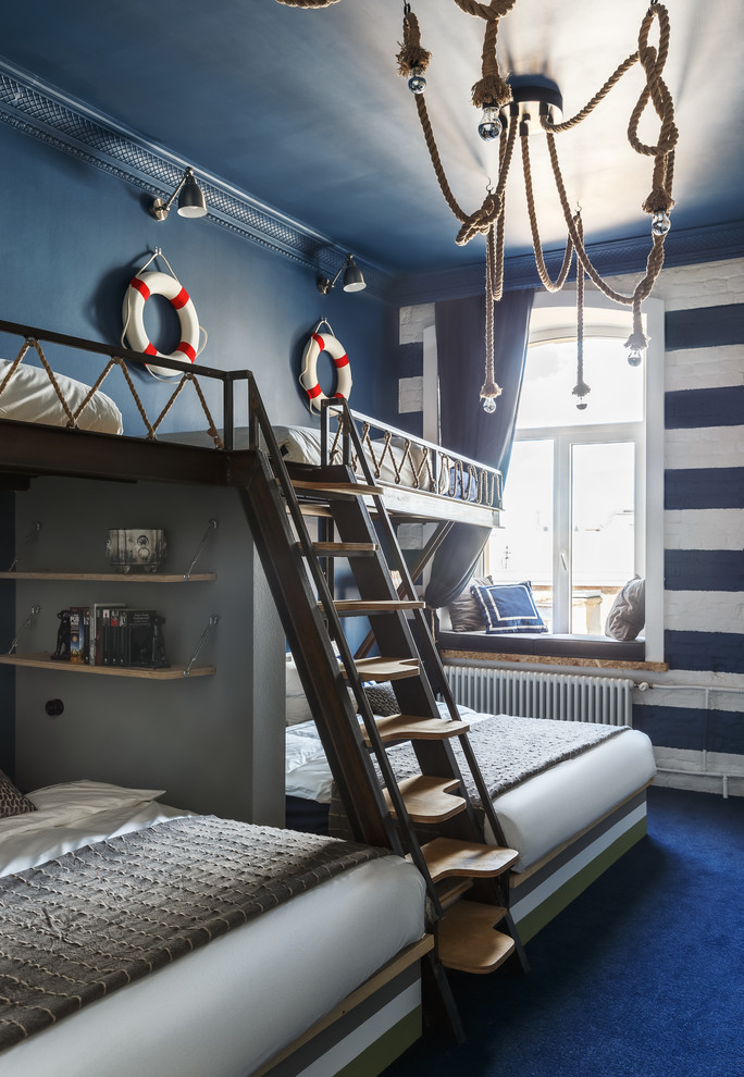 На фото: большая нейтральная детская в морском стиле с синими стенами, ковровым покрытием, синим полом и спальным местом
