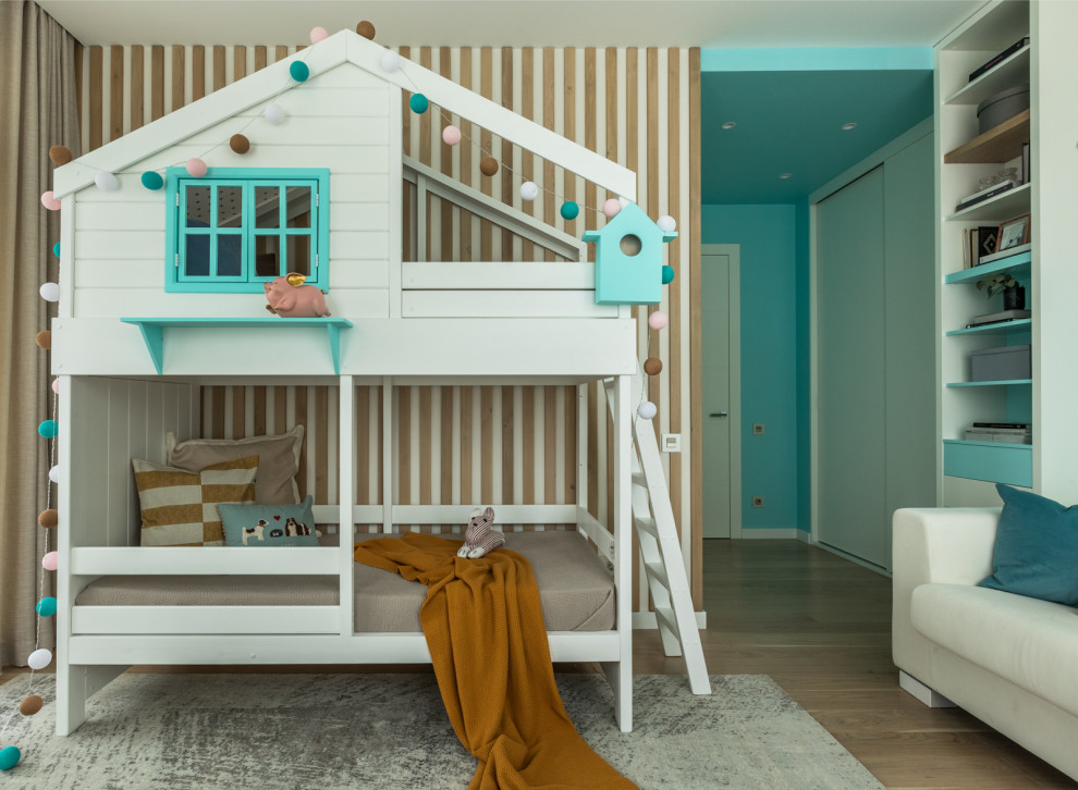 На фото: нейтральная детская среднего размера в современном стиле с спальным местом, разноцветными стенами, светлым паркетным полом, бежевым полом, многоуровневым потолком и панелями на части стены для ребенка от 4 до 10 лет