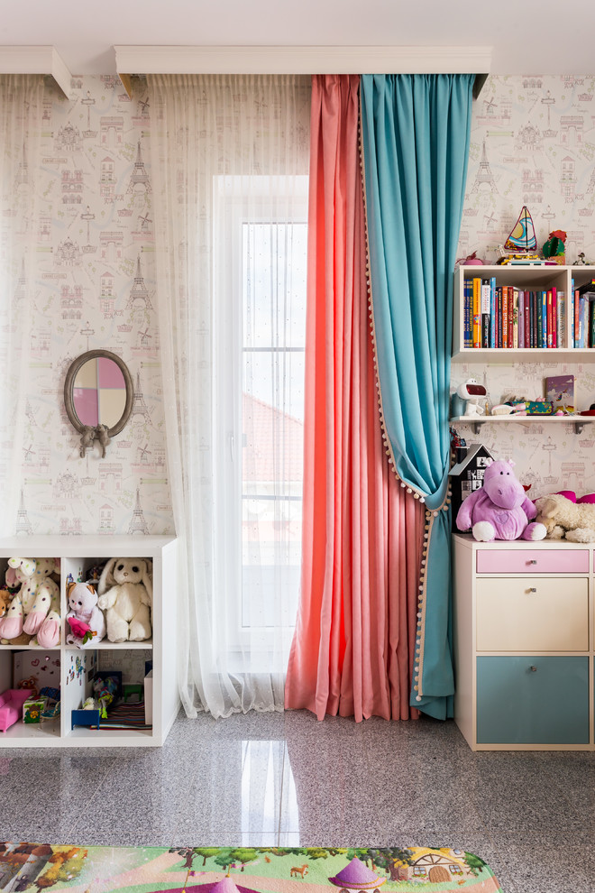 На фото: детская среднего размера в современном стиле с спальным местом, розовыми стенами, полом из керамогранита и серым полом для ребенка от 4 до 10 лет, девочки