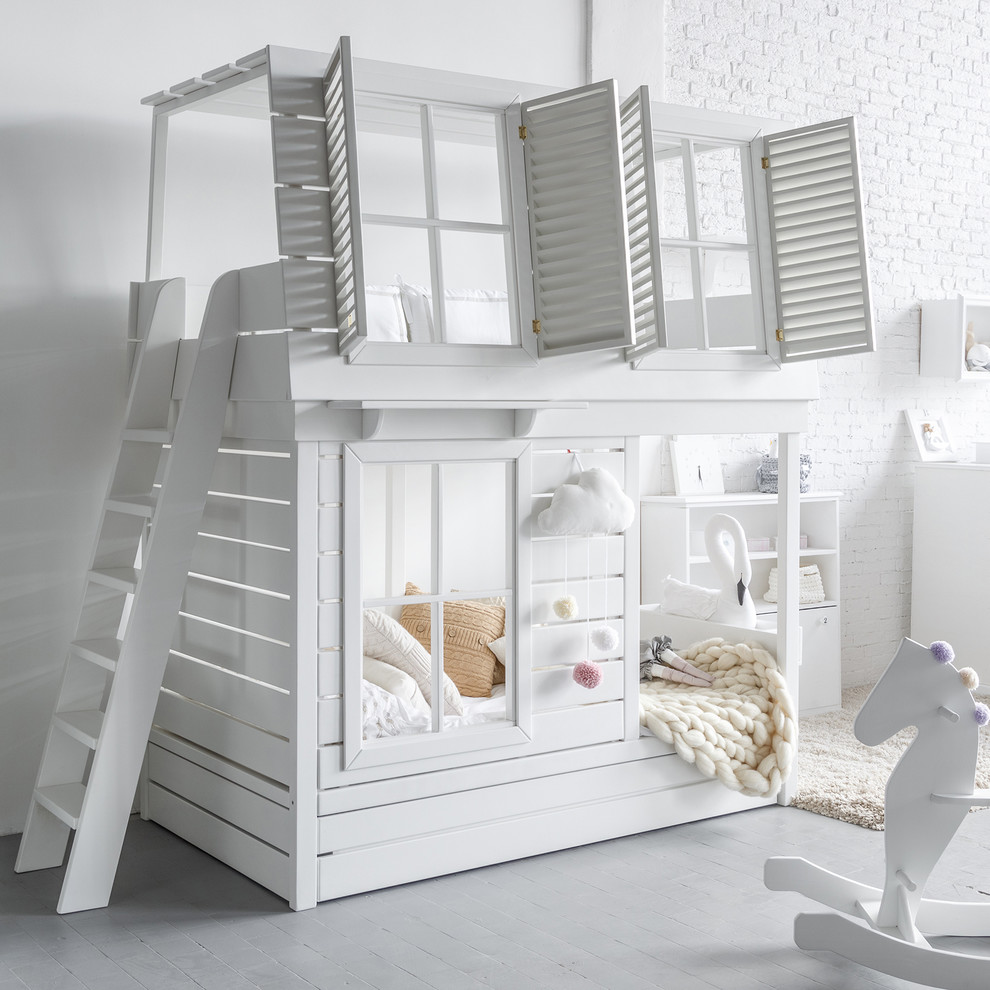 Идея дизайна: нейтральная детская среднего размера в современном стиле с спальным местом