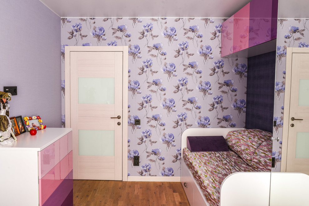 Small contemporary children’s room for girls in Moscow with purple walls, medium hardwood flooring and beige floors.