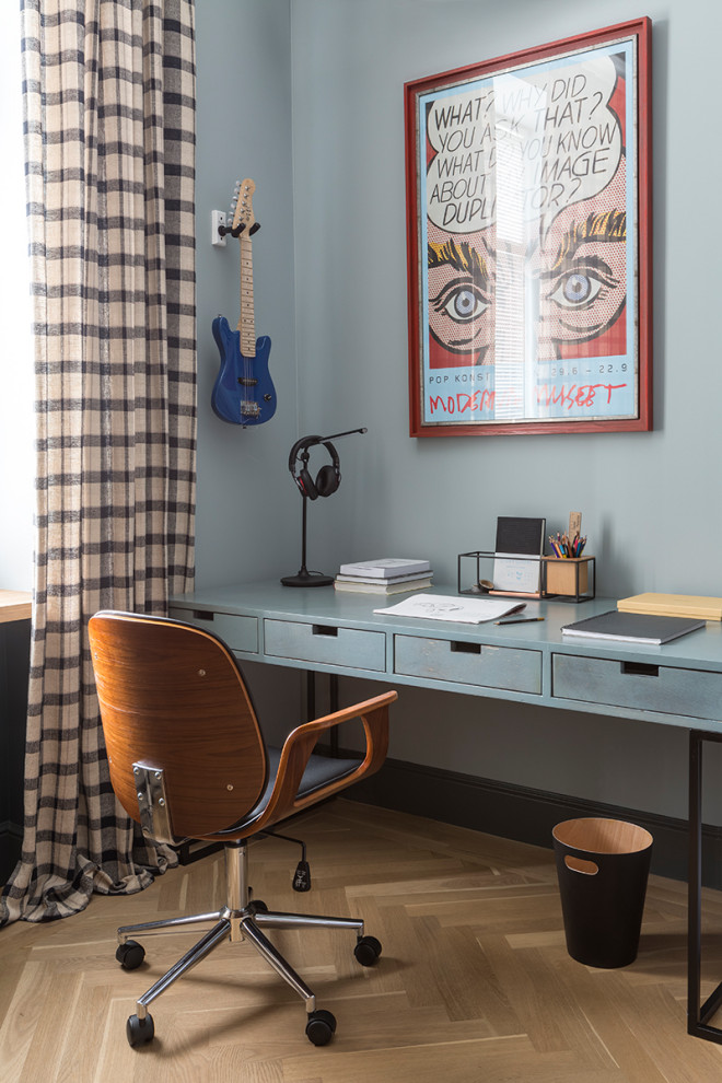 Photo of a retro kids' bedroom for boys in Moscow with light hardwood flooring.