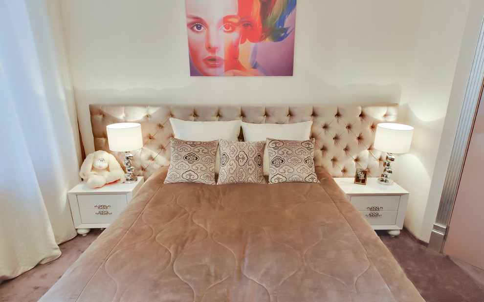 Inspiration för ett mellanstort vintage barnrum kombinerat med sovrum, med vita väggar, heltäckningsmatta och lila golv