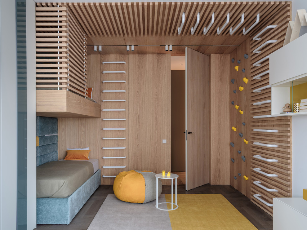 Ejemplo de dormitorio infantil de 4 a 10 años actual con suelo de madera oscura