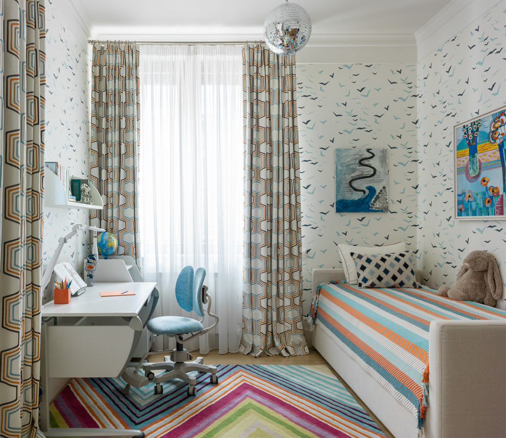 Diseño de dormitorio infantil de 4 a 10 años actual de tamaño medio con moqueta, suelo multicolor y paredes blancas