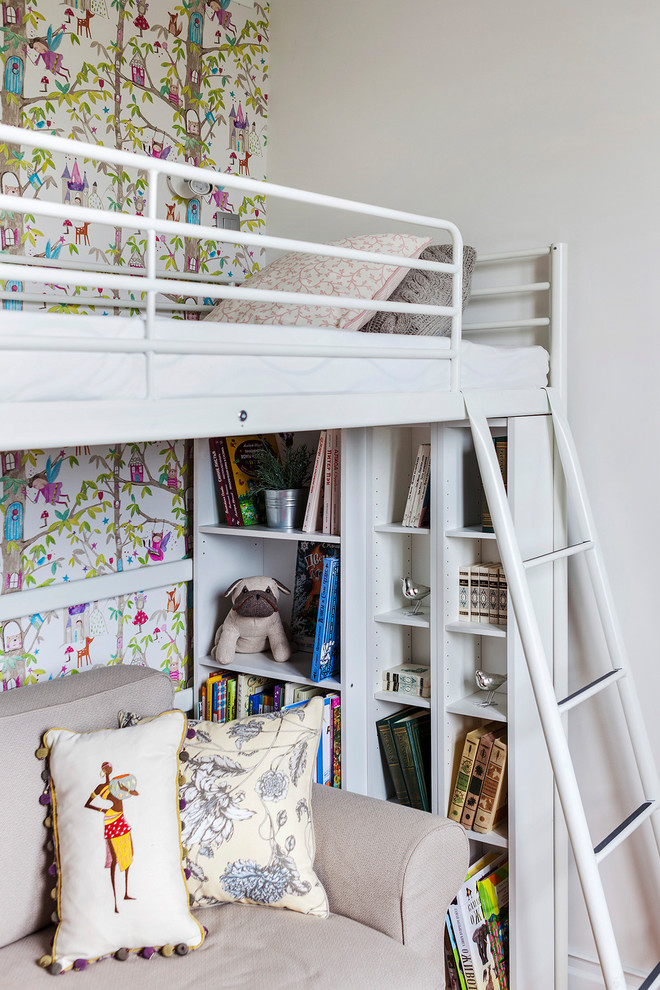 Idéer för små vintage flickrum kombinerat med sovrum och för 4-10-åringar, med vita väggar