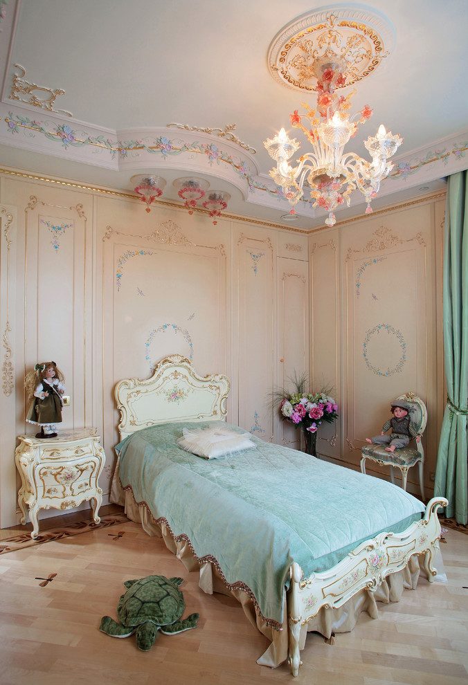 Design ideas for a classic kids' bedroom in Moscow.