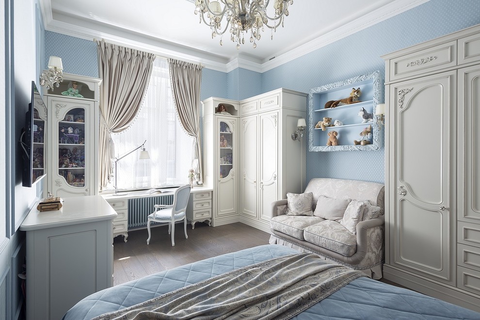 Design ideas for a classic kids' bedroom for girls in Moscow with blue walls, medium hardwood flooring, brown floors and feature lighting.