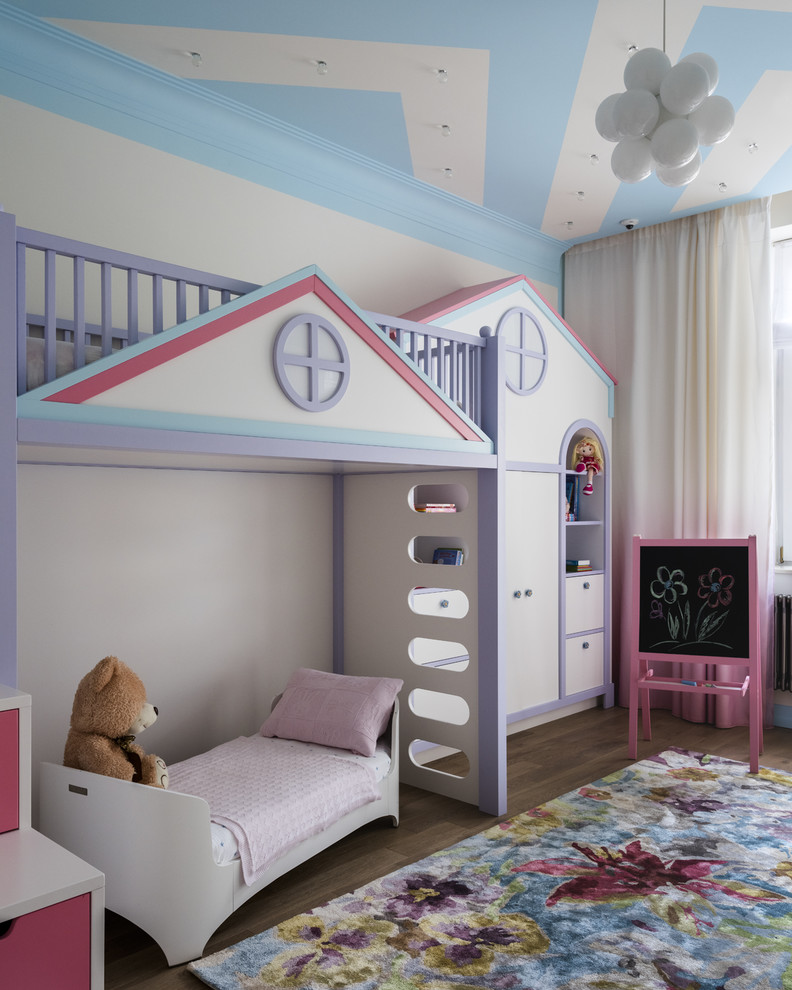 На фото: детская в современном стиле с спальным местом, белыми стенами, темным паркетным полом и коричневым полом для девочки
