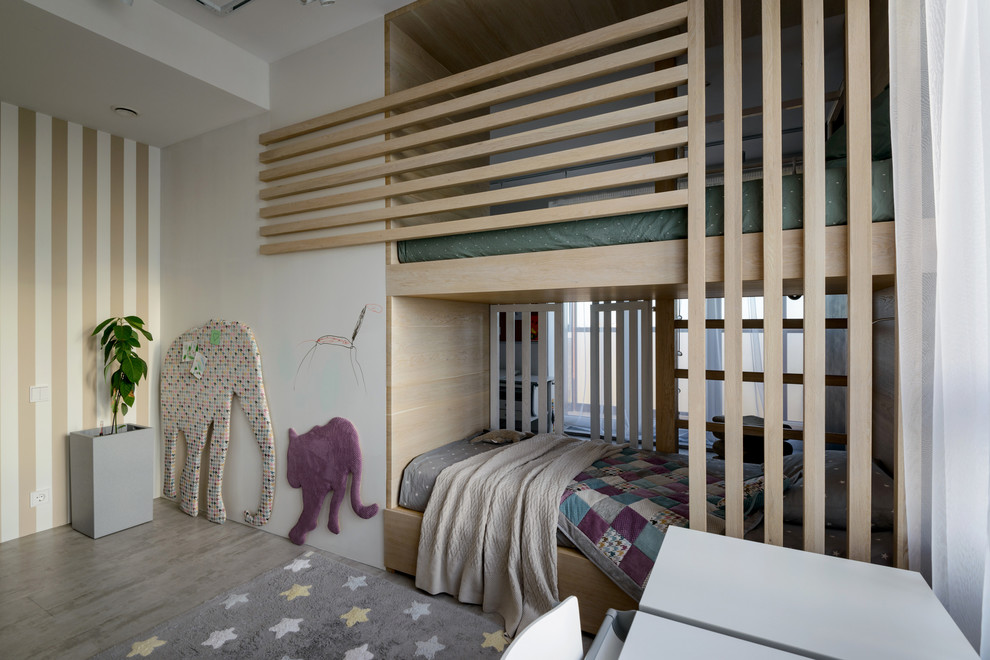 Стильный дизайн: нейтральная детская в современном стиле с спальным местом и разноцветными стенами для ребенка от 4 до 10 лет - последний тренд