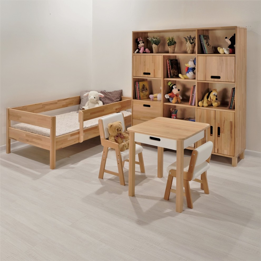 Diseño de dormitorio infantil de 1 a 3 años actual de tamaño medio