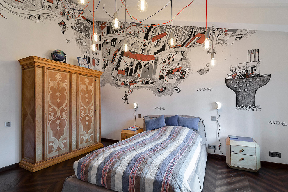 Inspiration pour une chambre d'enfant bohème avec parquet foncé et un mur blanc.