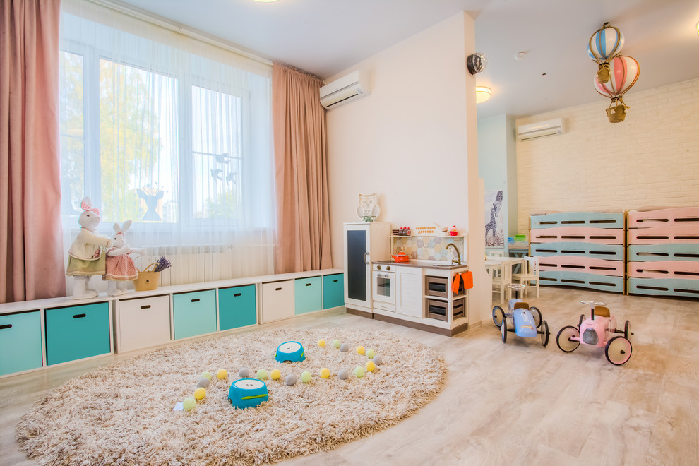 Mittelgroßes Modernes Kinderzimmer in Moskau