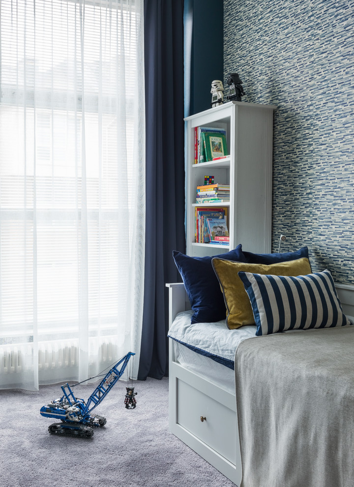 Источник вдохновения для домашнего уюта: детская в современном стиле с спальным местом, синими стенами и ковровым покрытием для мальчика