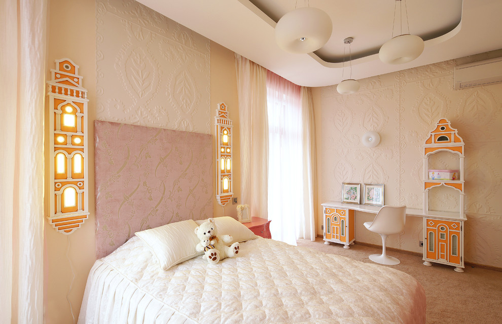 Пример оригинального дизайна: детская в современном стиле с спальным местом и бежевыми стенами для девочки