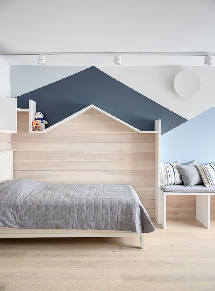 Diseño de dormitorio infantil nórdico con paredes multicolor, suelo de madera clara y suelo beige
