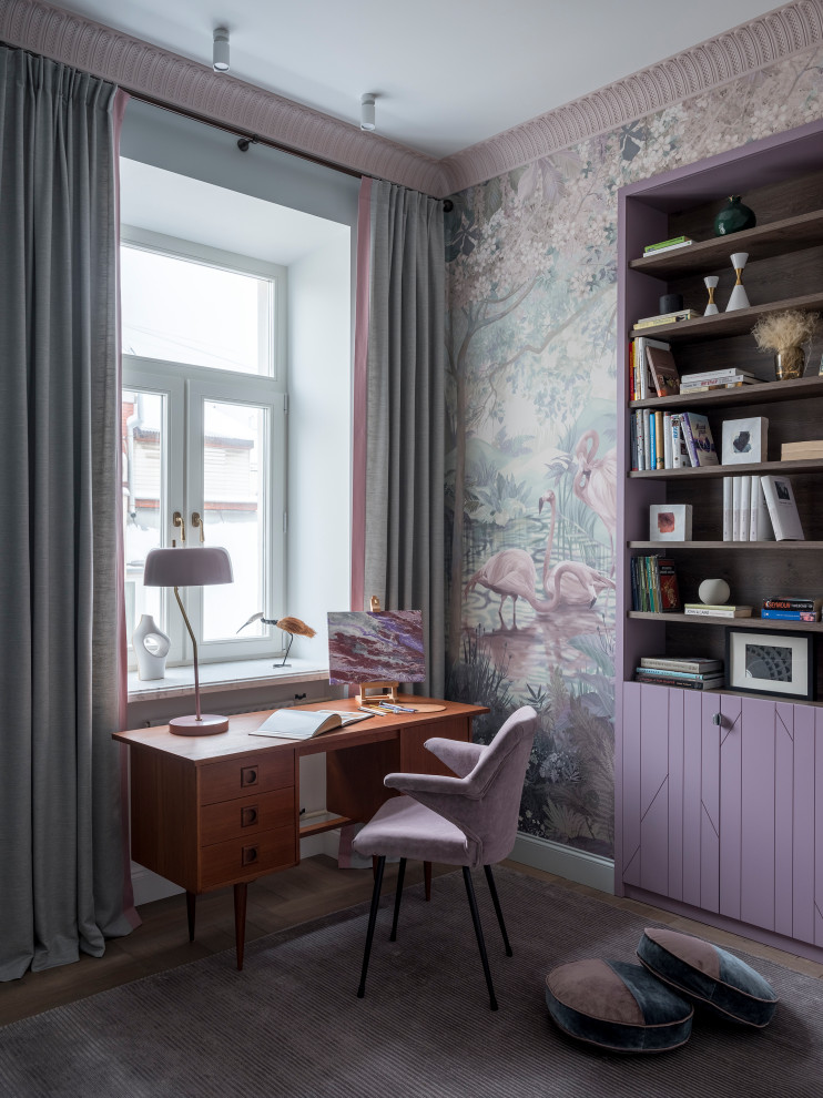 Traditional kids' study space in Moscow with multi-coloured walls, medium hardwood flooring and brown floors.
