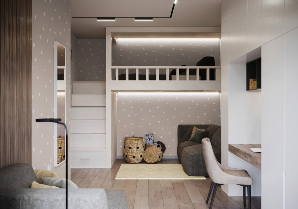 Exemple d'une chambre de garçon de 4 à 10 ans tendance de taille moyenne avec un bureau, un mur beige, un sol en bois brun et un sol beige.