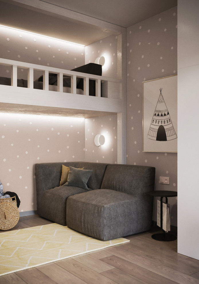 Ejemplo de habitación de niño de 4 a 10 años contemporánea de tamaño medio con escritorio, paredes beige, suelo de madera en tonos medios y suelo beige