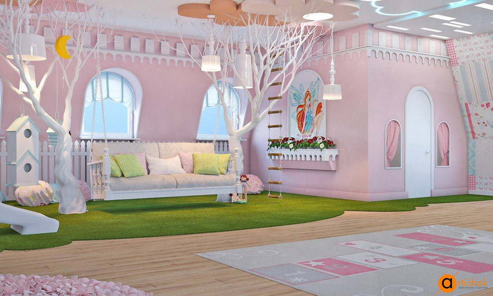 Exempel på ett stort modernt flickrum kombinerat med lekrum och för 4-10-åringar, med rosa väggar, laminatgolv och brunt golv