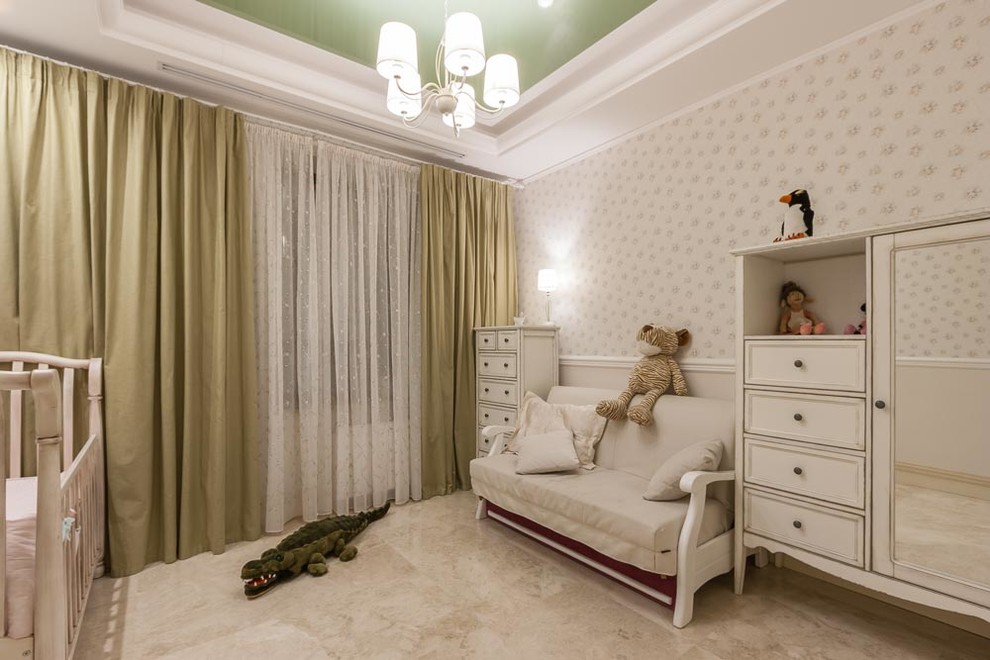 На фото: детская среднего размера в классическом стиле с спальным местом и мраморным полом для ребенка от 1 до 3 лет, мальчика с