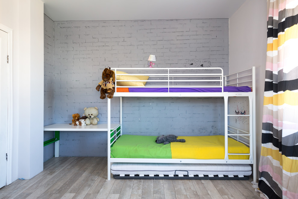 На фото: детская в стиле неоклассика (современная классика) с спальным местом, серыми стенами, паркетным полом среднего тона и серым полом с