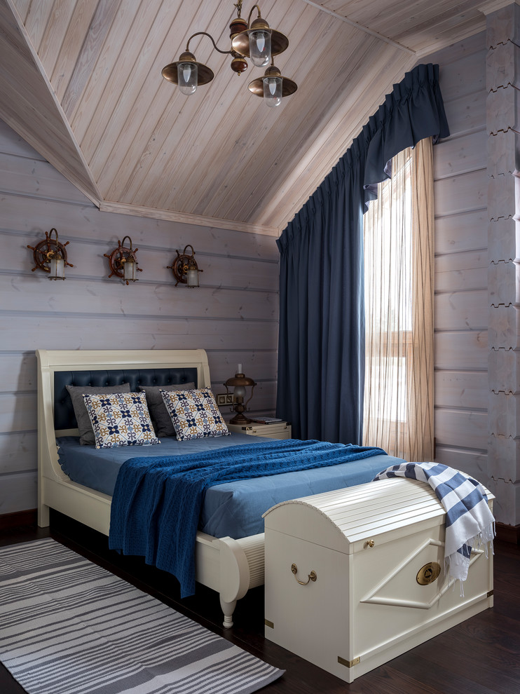 Foto på ett maritimt pojkrum kombinerat med sovrum, med blå väggar, mörkt trägolv och brunt golv