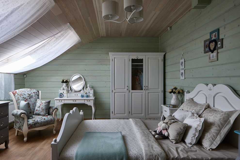 Design ideas for a classic kids' bedroom for girls in Moscow with green walls, medium hardwood flooring and brown floors.