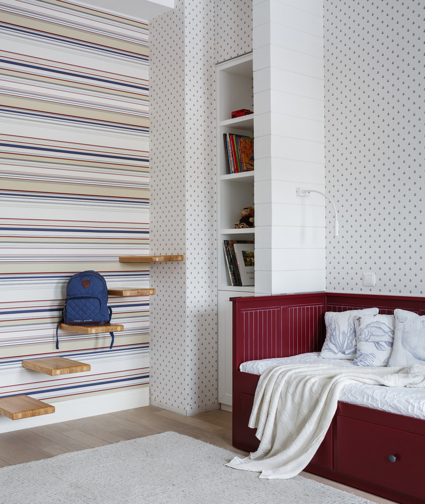 Inspiration för moderna könsneutrala barnrum kombinerat med sovrum och för 4-10-åringar, med flerfärgade väggar, mellanmörkt trägolv och brunt golv