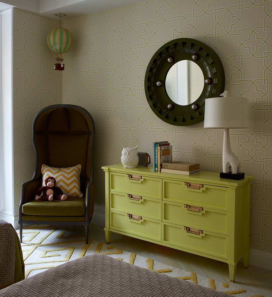 Exemple d'une chambre d'enfant de 4 à 10 ans tendance avec moquette et un sol jaune.