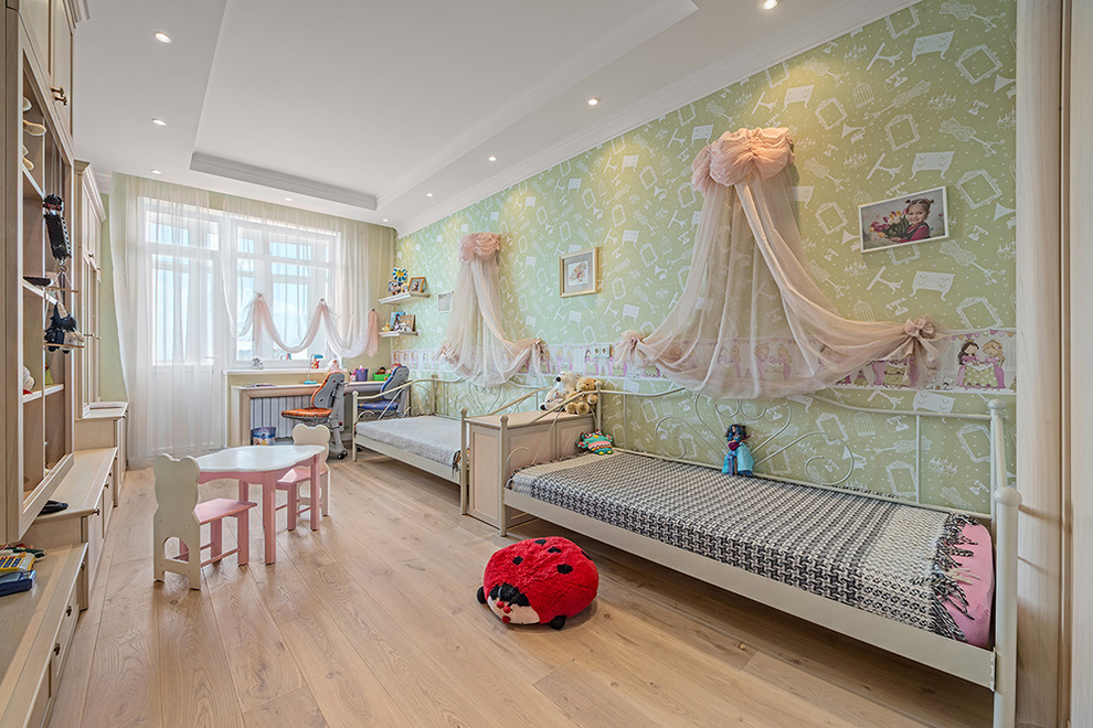 На фото: детская среднего размера в стиле неоклассика (современная классика) с спальным местом, паркетным полом среднего тона и зелеными стенами для ребенка от 4 до 10 лет, девочки с