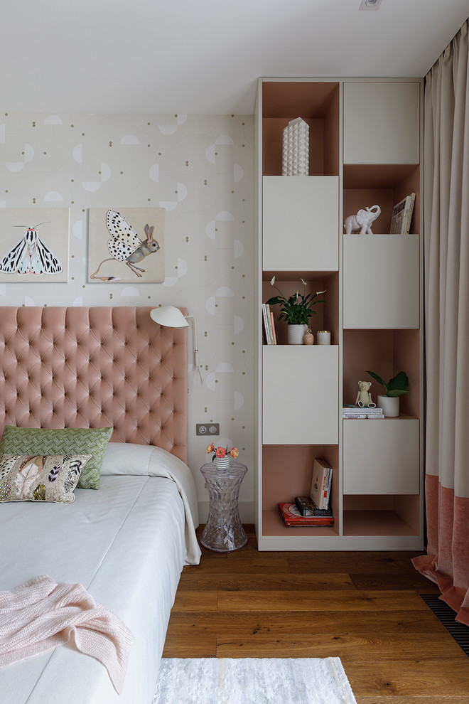 Design ideas for a classic children’s room for girls in Moscow with beige walls.