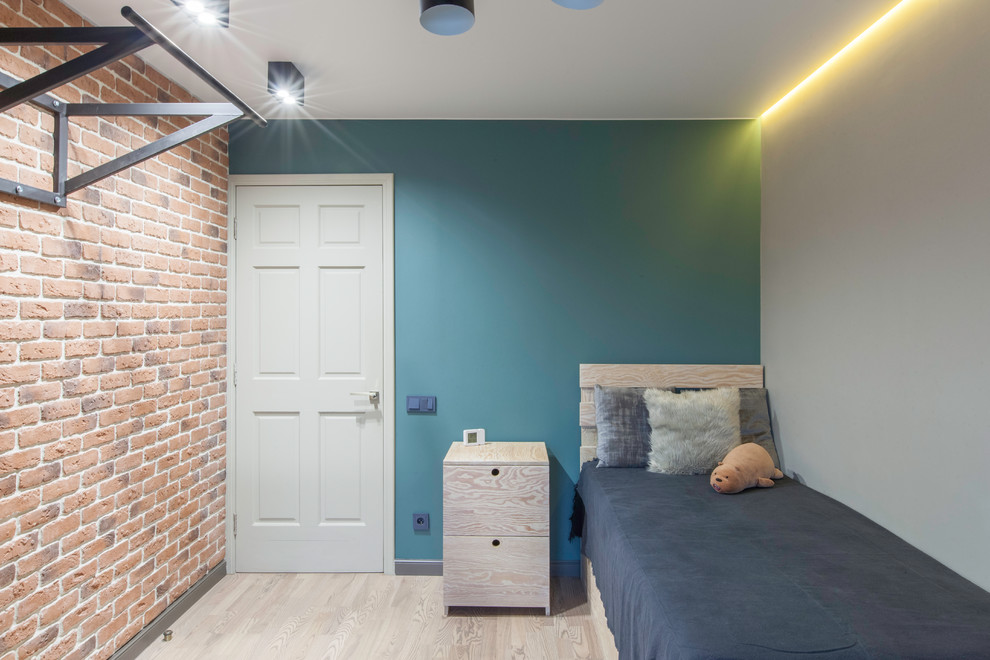 Идея дизайна: детская среднего размера в современном стиле с спальным местом, зелеными стенами, паркетным полом среднего тона и бежевым полом для подростка, мальчика