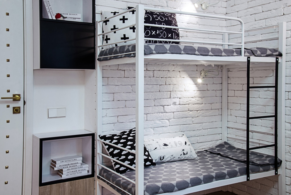 Стильный дизайн: нейтральная детская в современном стиле с спальным местом и белыми стенами - последний тренд