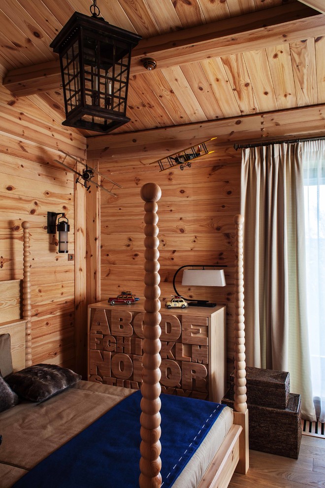 Idéer för rustika pojkrum kombinerat med sovrum, med bruna väggar och mellanmörkt trägolv
