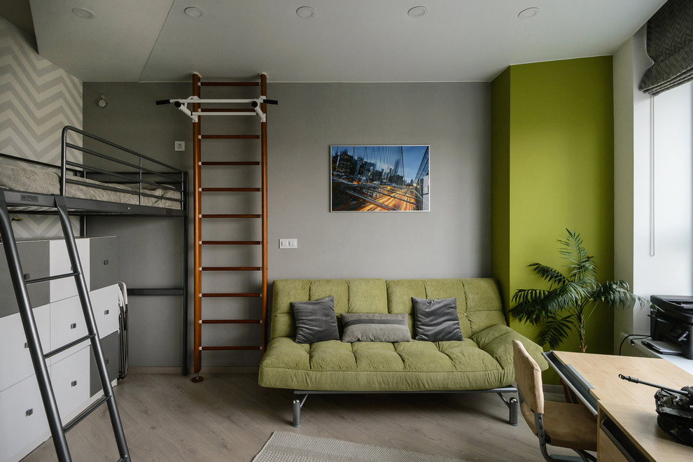 Foto de dormitorio infantil actual de tamaño medio con paredes grises, suelo laminado y suelo beige