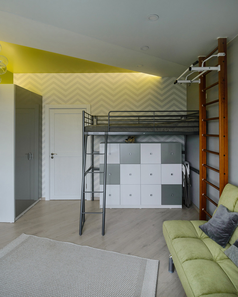 Идея дизайна: детская среднего размера в современном стиле с спальным местом, серыми стенами, полом из ламината и бежевым полом для подростка, мальчика