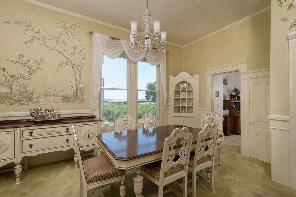 Inspiration for a classic dining room in Sacramento.