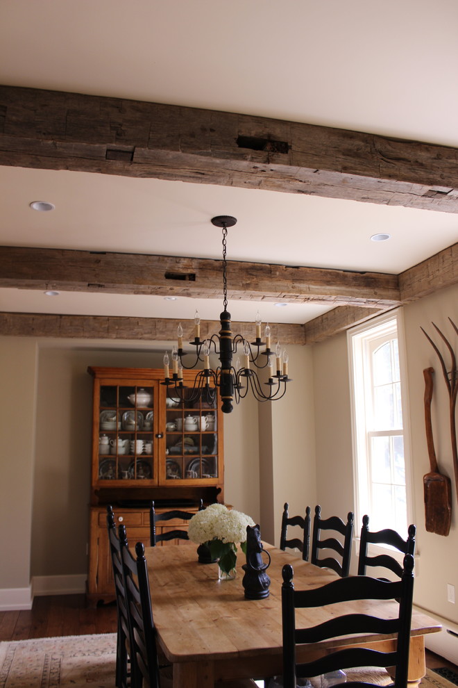 Inspiration for a cottage dining room remodel in Milwaukee