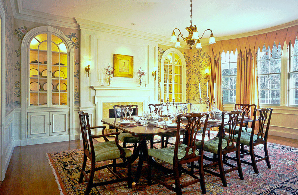 colonial-period-decorated dining room