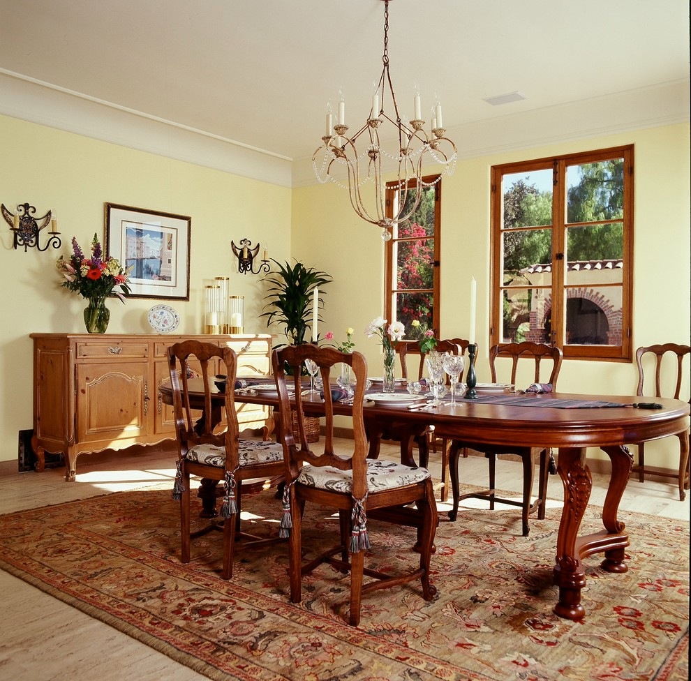 Foto di una sala da pranzo chic