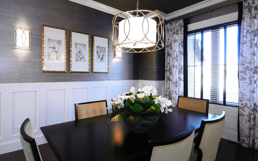 Diseño de comedor contemporáneo con paredes grises y cortinas